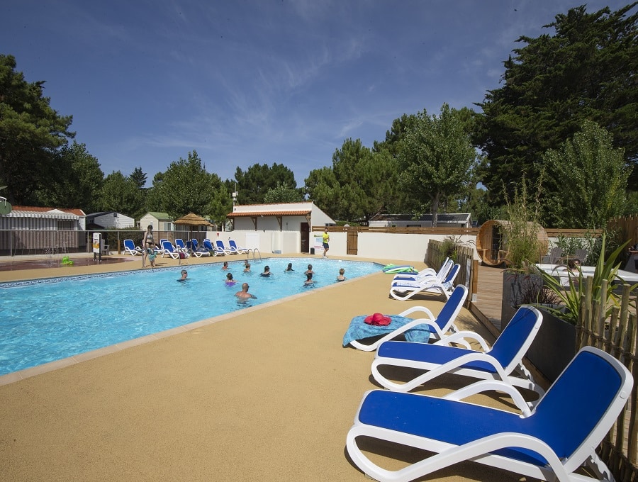 espace solarium piscine camping venndée
