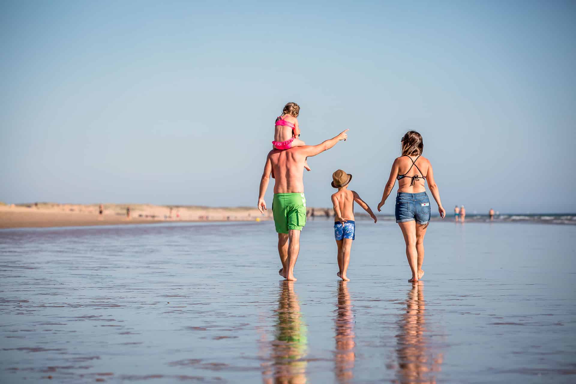 famille à la plage en vendée