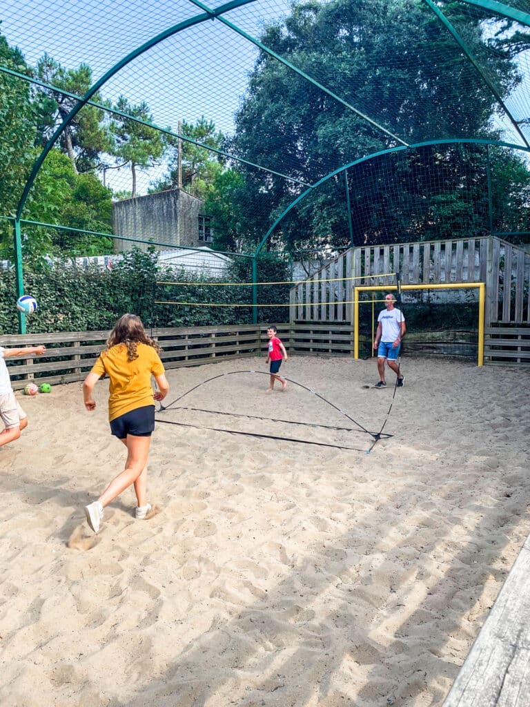 partie de beach volley la conge